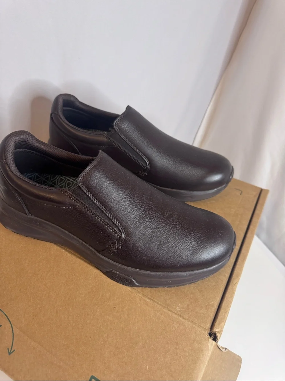 Men's Kuru Size 10.5 Anti-Slip Brown Leather